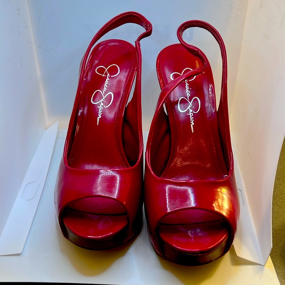 Jessica Simpson pumps